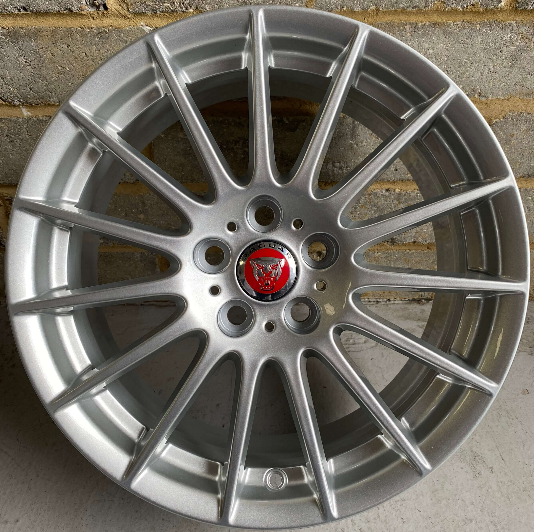 Jaguar Wheel with Red Centre Cap