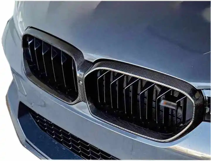 BMW M5 F90 LCI grille installed