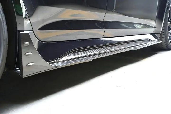 Audi RS6 C8 side skirt installed