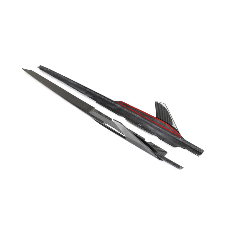 Pre-Preg carbon fibre side skirt for Audi R8 Facelift showing weave
