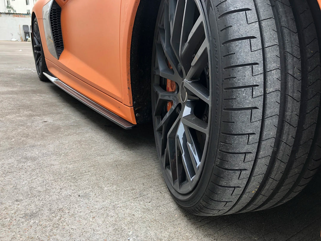 Carbon fibre side skirt V1 for Audi R8 V10 showing weave