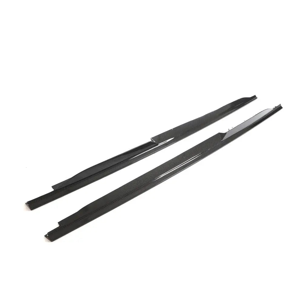 Pre-Preg carbon fibre side skirt V2 for Audi R8 Facelift showing weave
