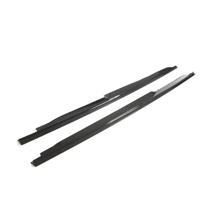 Pre-Preg carbon fibre side skirt V2 for Audi R8 Facelift showing weave