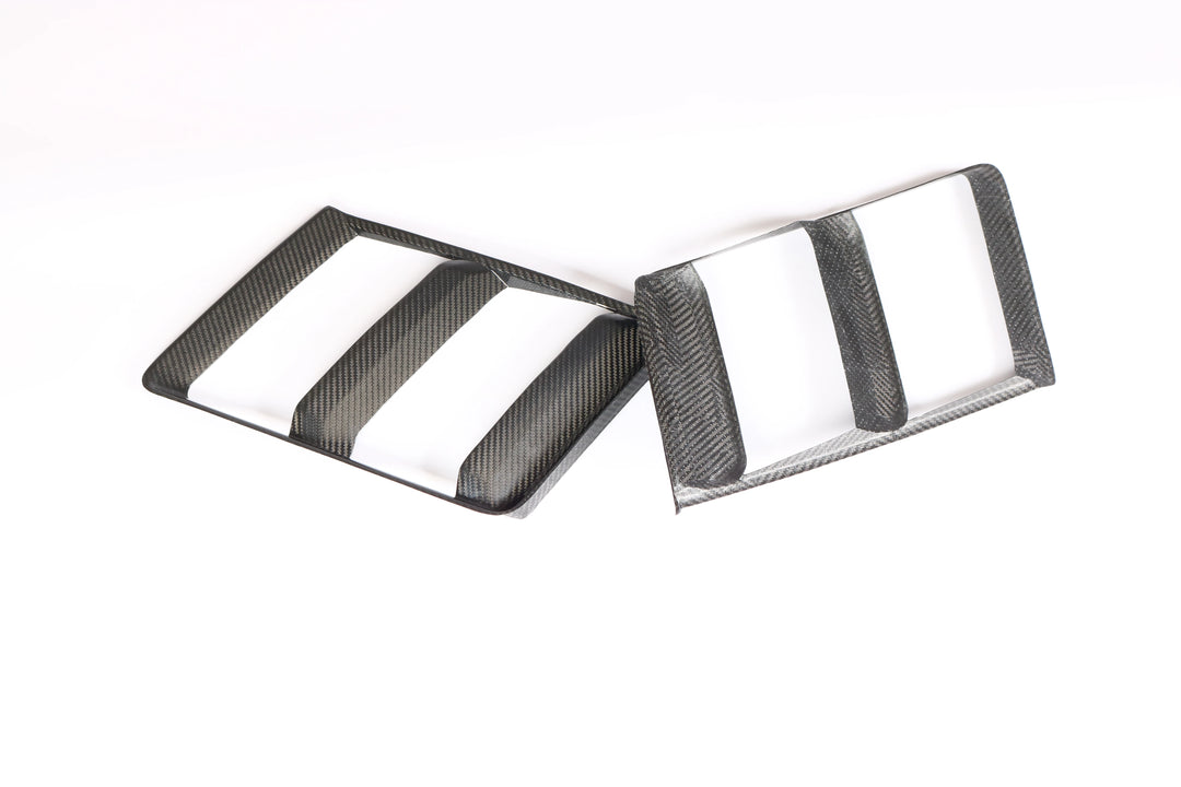Audi R8 Gen 2 dry carbon fibre front bumper grille close-up