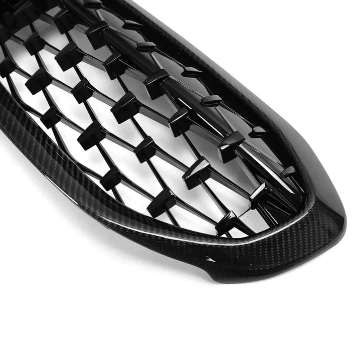 Carbon fibre diamond grille for BMW G20 Pre-LCI showing weave