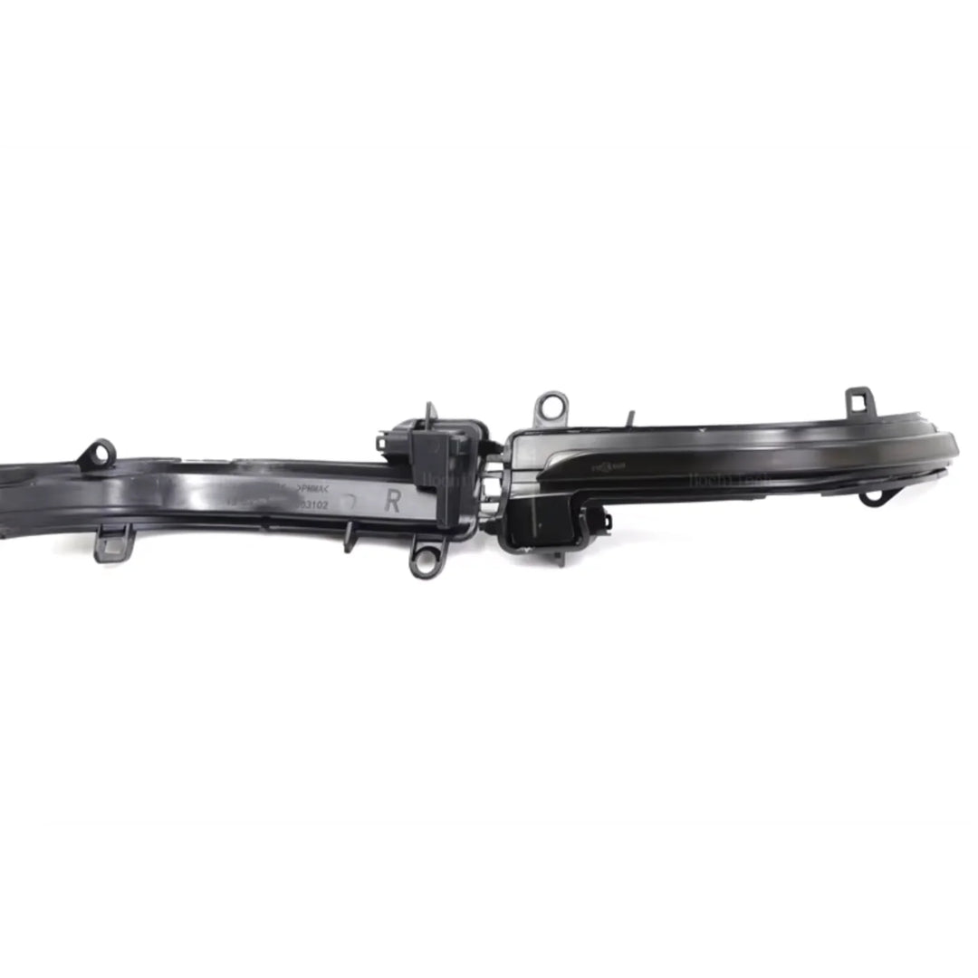 BMW F40 1 Series dynamic sweeping mirror indicators