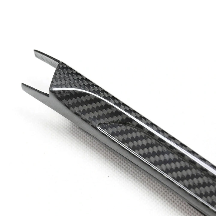 Carbon fibre side vent for BMW M4 F82 fender showing weave pattern
