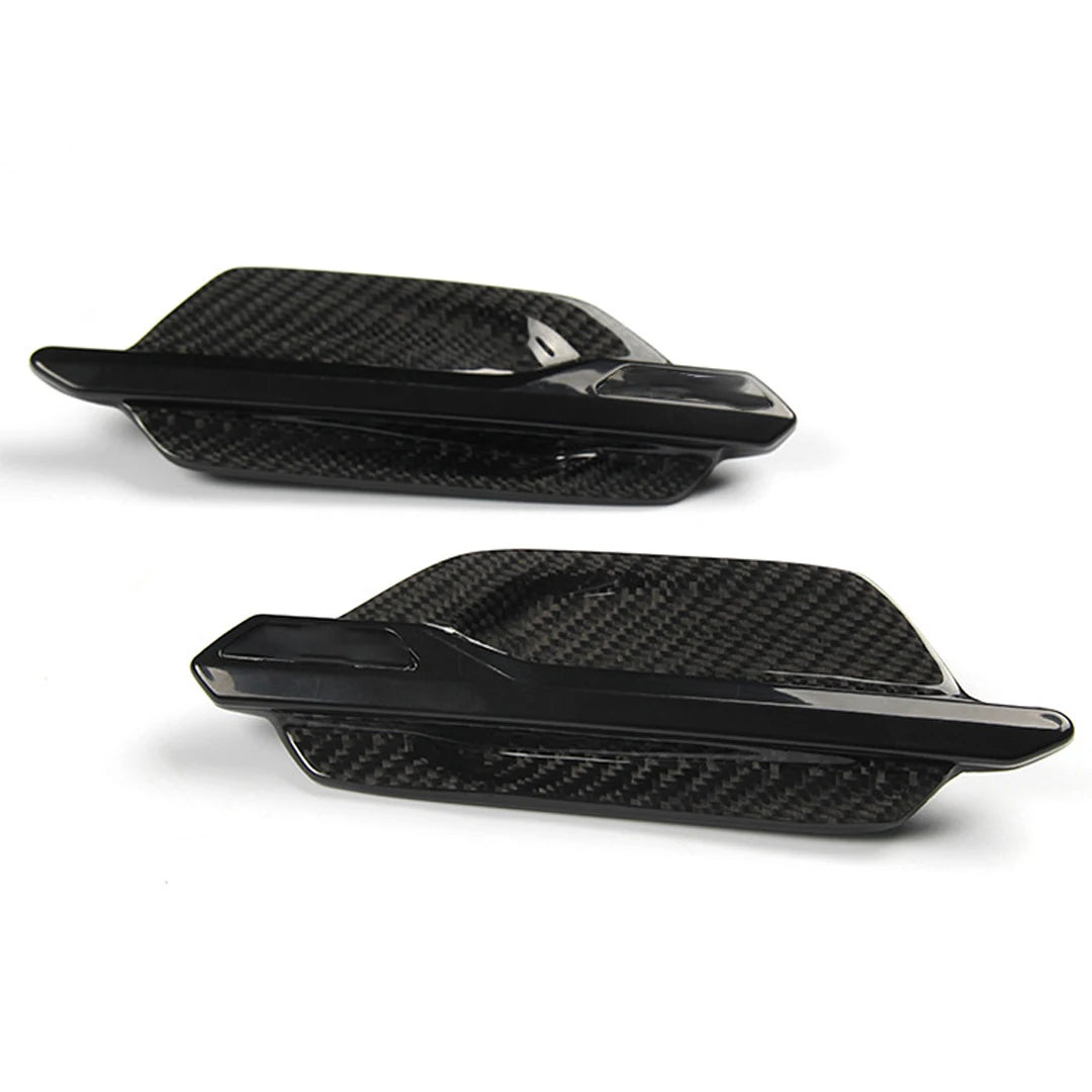 Carbon fibre side vent for BMW M2 F87 fender showing weave pattern