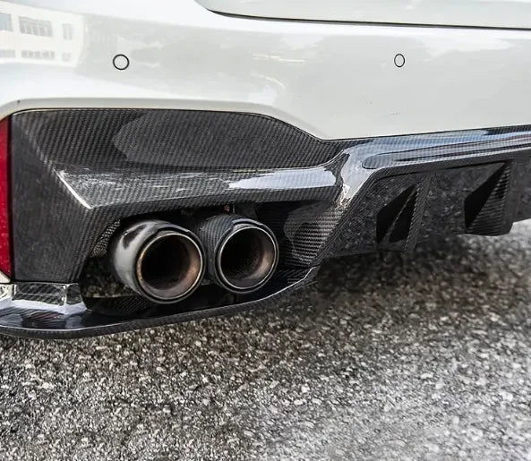 BMW M5 F90 Pre-LCI diffuser installed