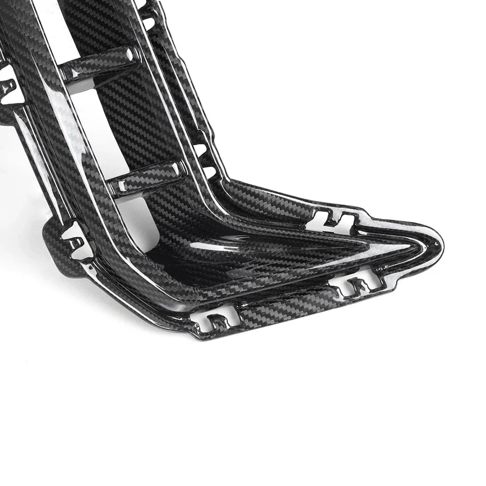 Dry carbon fibre front bumper corner for BMW X5 G05 LCI showing weave