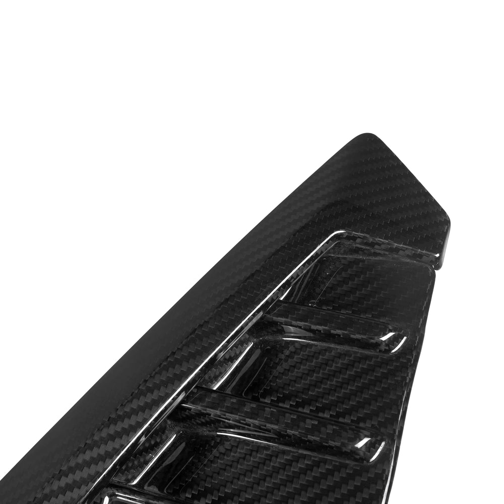 Dry carbon fibre fender trim for BMW X5 G05 LCI showing weave