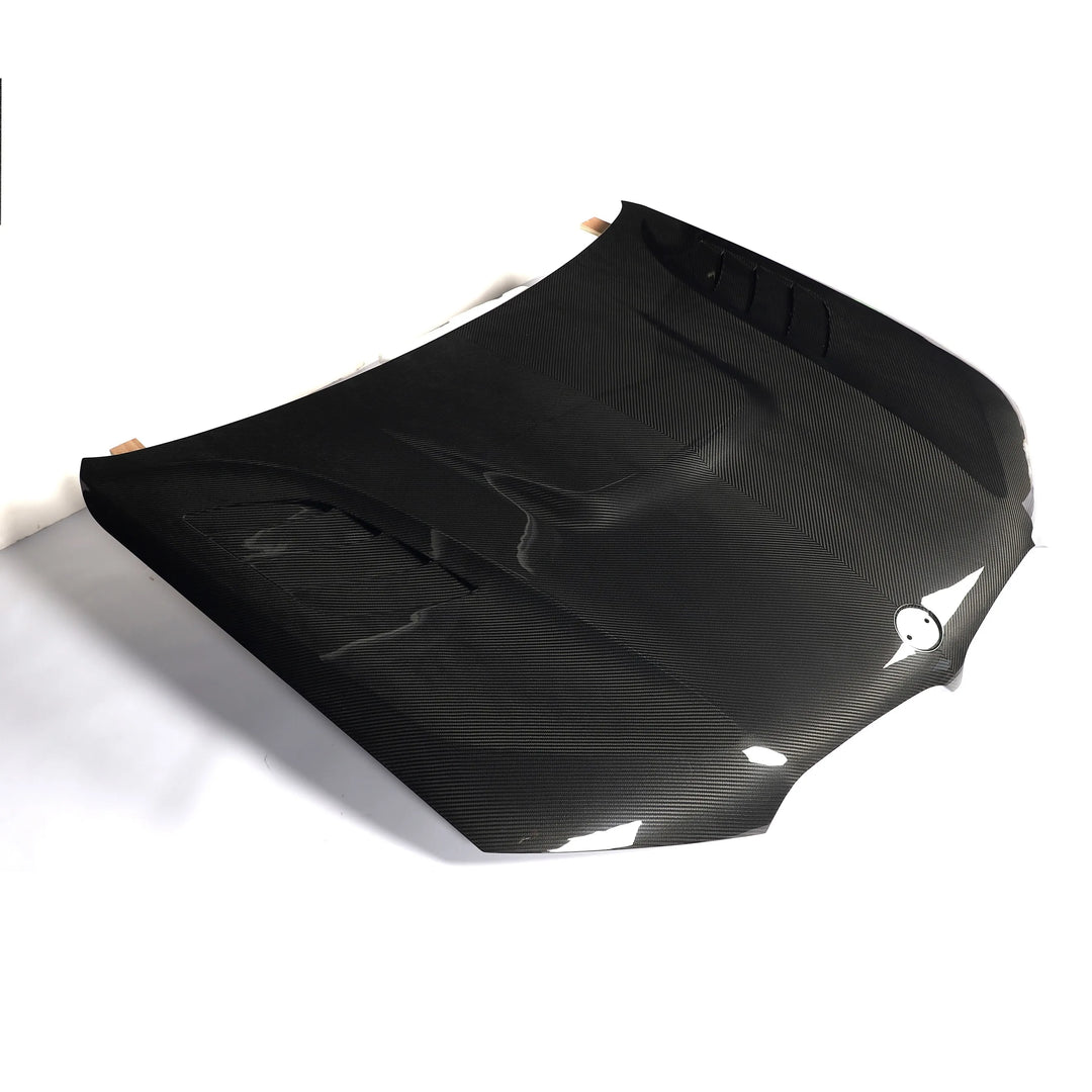 Dry carbon fibre bonnet for BMW X5M F95 showing weave