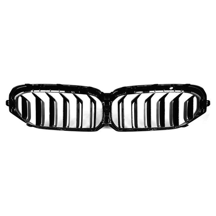 BMW M5 F90 LCI double slat grille rear view