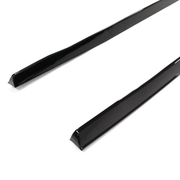 Genuine dry carbon fibre side skirts for BMW 5 Series i5 G60 G61 M Sport close up