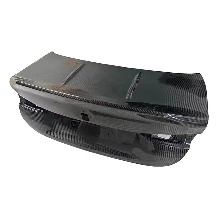 Dry carbon fibre bootlid for BMW M4 G82 showing weave