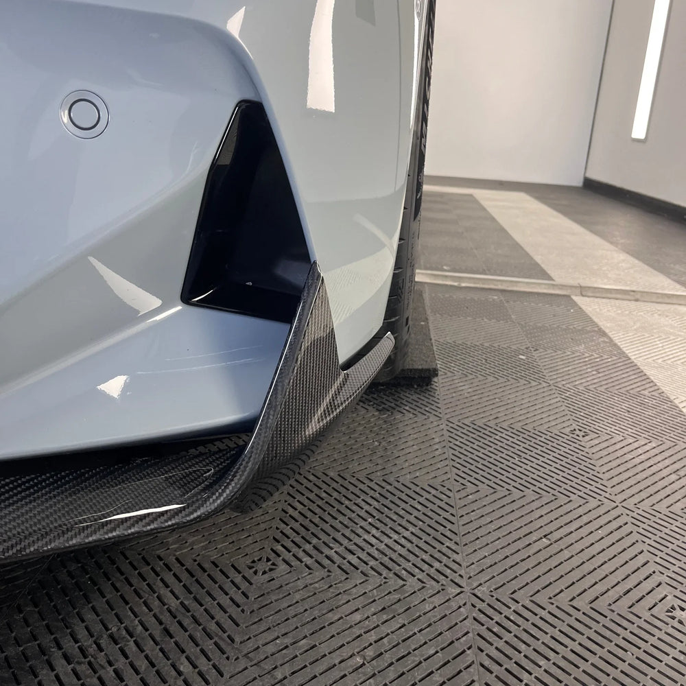 Dry carbon fibre front splitter V1 for BMW M5 G90 Saloon showing weave