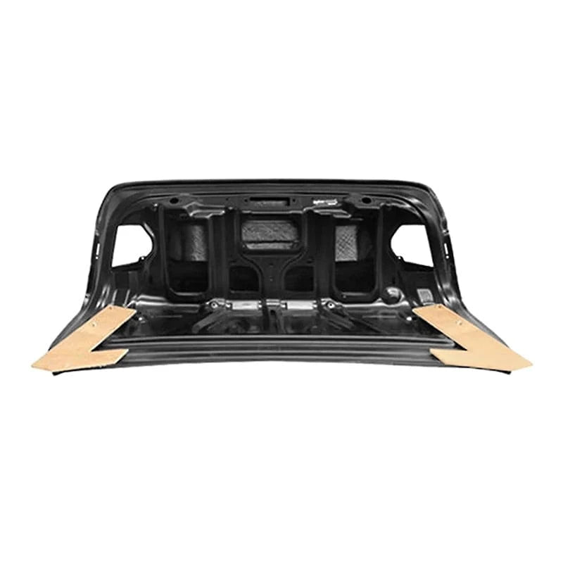 Carbon fibre bootlid for BMW M3 F80 showing weave