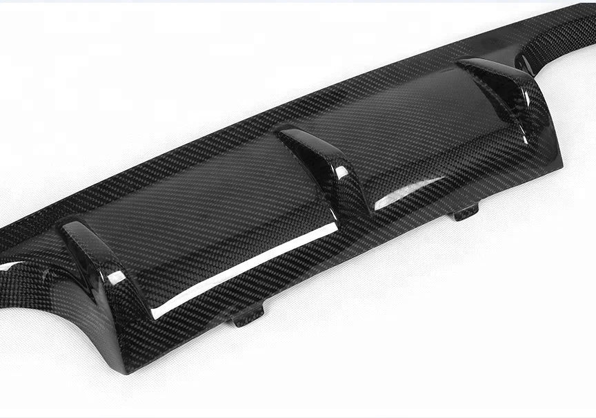 BMW M3/M4 F80/F82/F83 carbon fibre diffuser vertical fin channels close-up