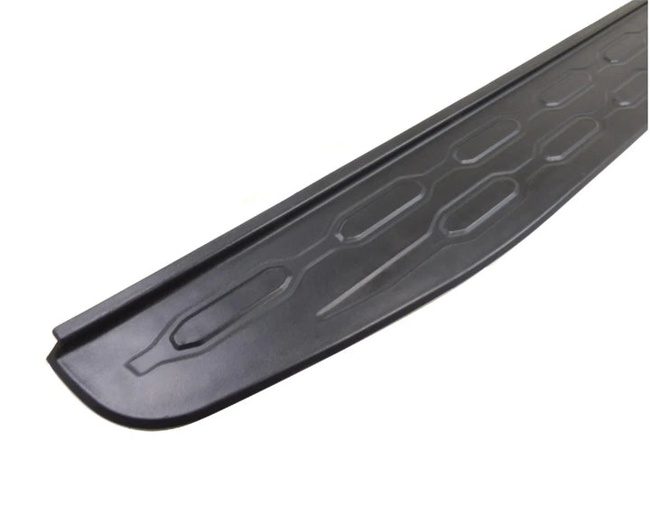 Land Rover Discovery 5 black side steps close-up