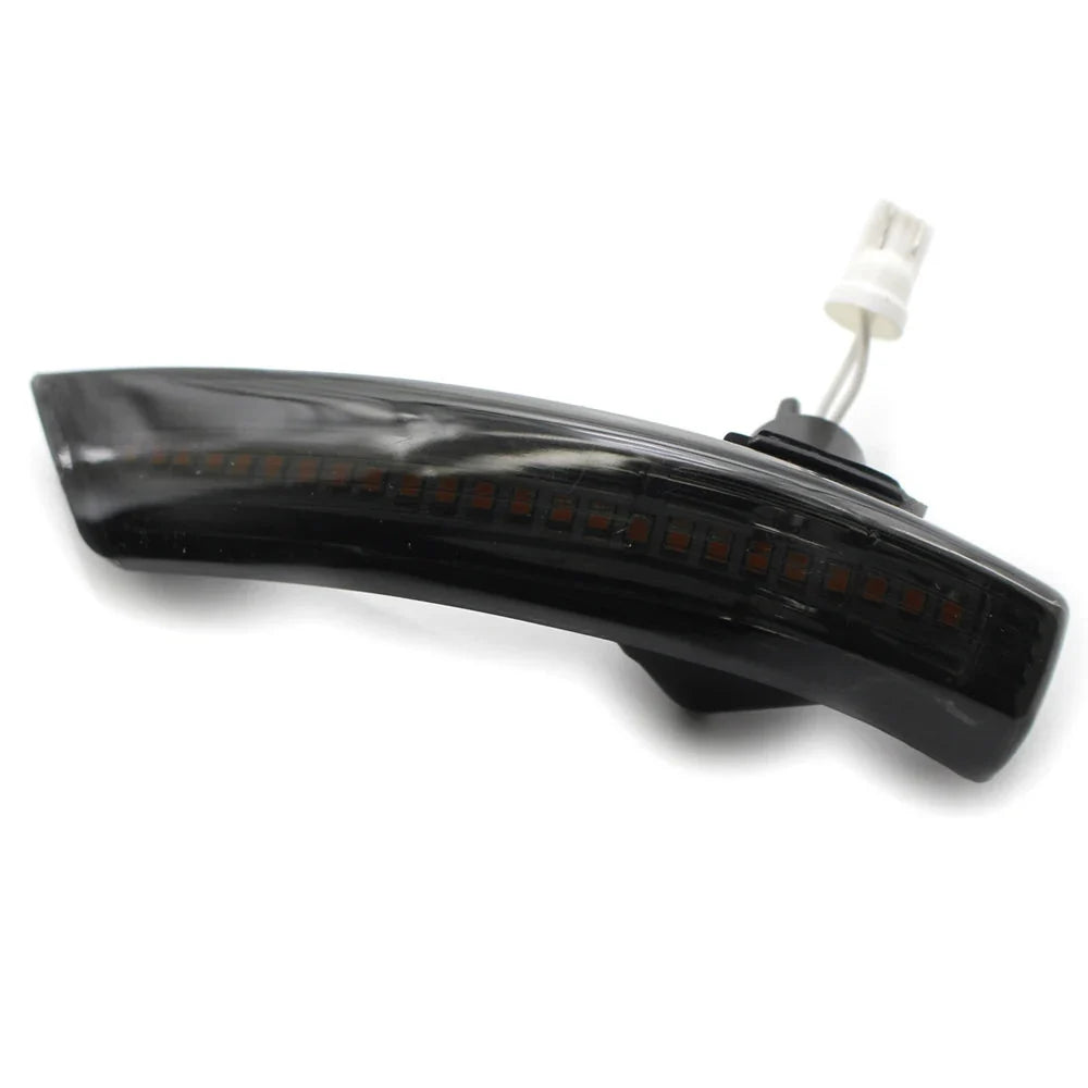 Ford Focus Mk3 sweeping mirror indicator front view