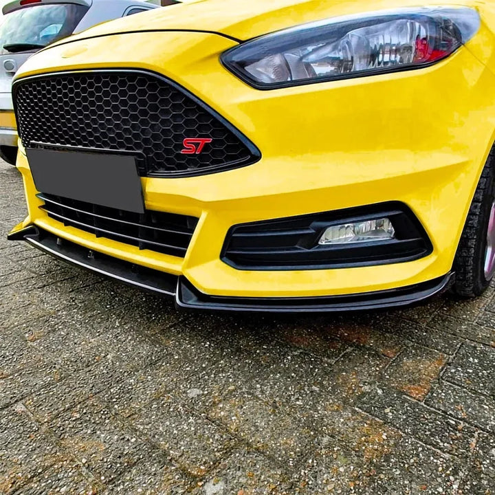 Gloss black front splitter fitted to a Ford Focus ST Mk3.5, front three-quarter view