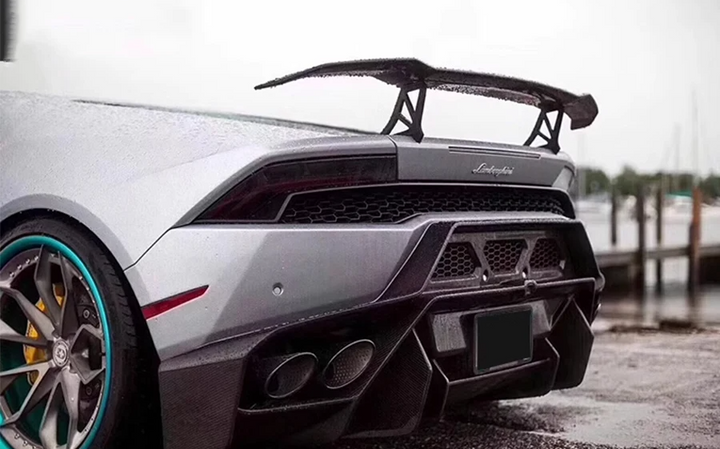 Carbon fibre spoiler wing for Lamborghini Huracán installed alternate shot