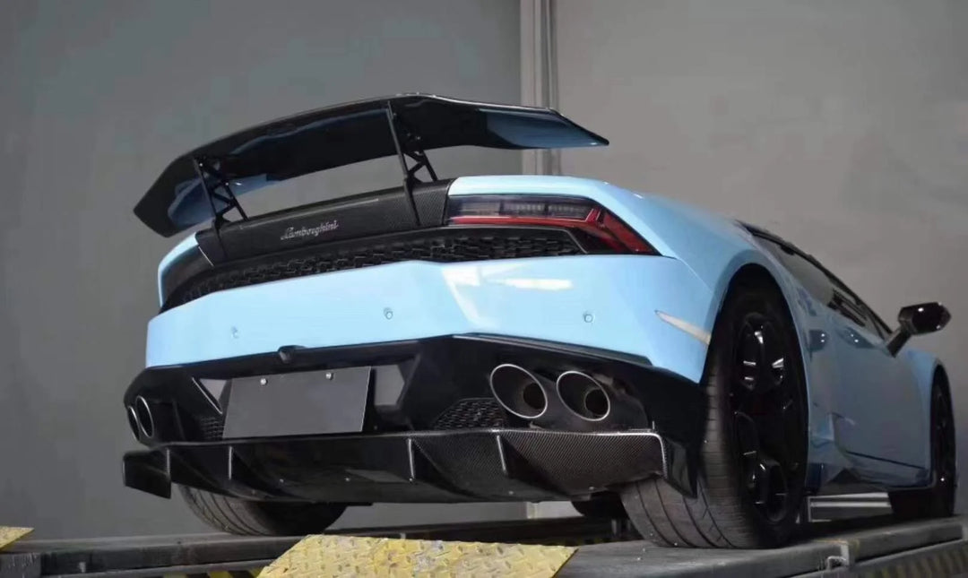 Carbon fibre rear diffuser for Lamborghini Huracán installed