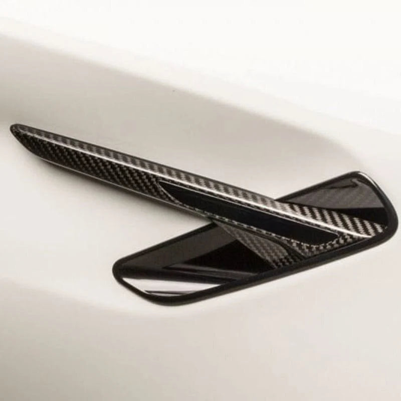 Carbon fibre fender trim fitted to BMW M5 F90, close-up of the side vent area