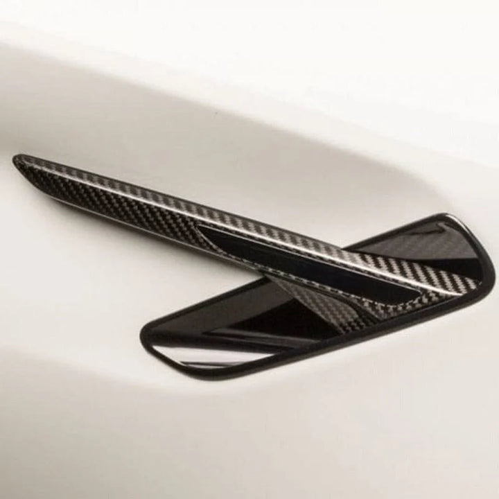 Carbon fibre fender trim fitted to BMW M5 F90, close-up of the side vent area