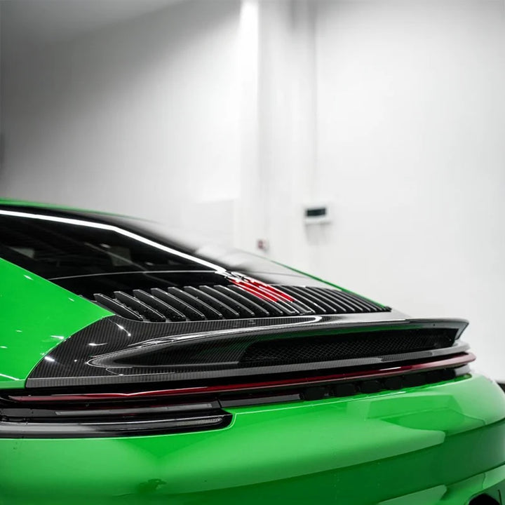 Porsche 911 992.1 bootlid carbon fibre detail
