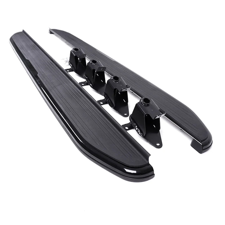 Evoque Dynamic side step bracket mounting detail