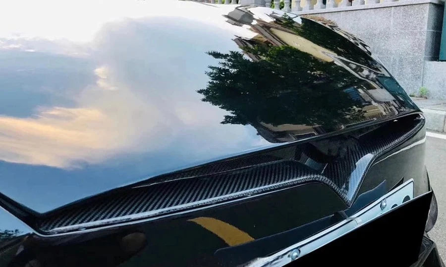 Tesla Model S Facelift grille trim installed