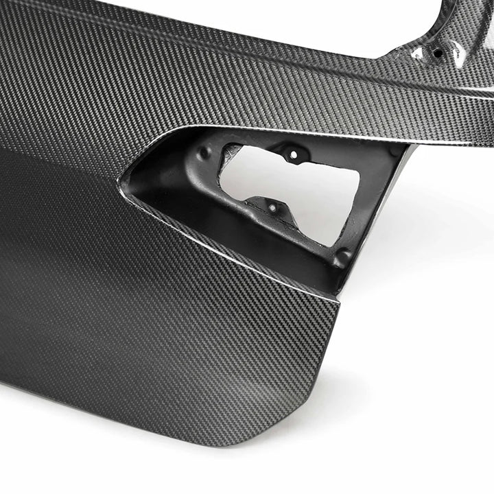 Golf Mk7.5 4-door carbon fibre tailgate detail